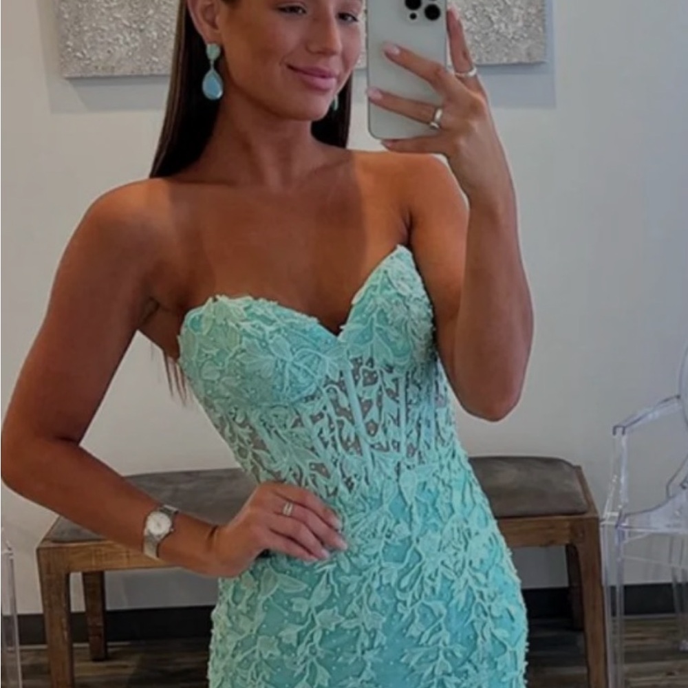 Chic Strapless Lace Dress in Light Blue